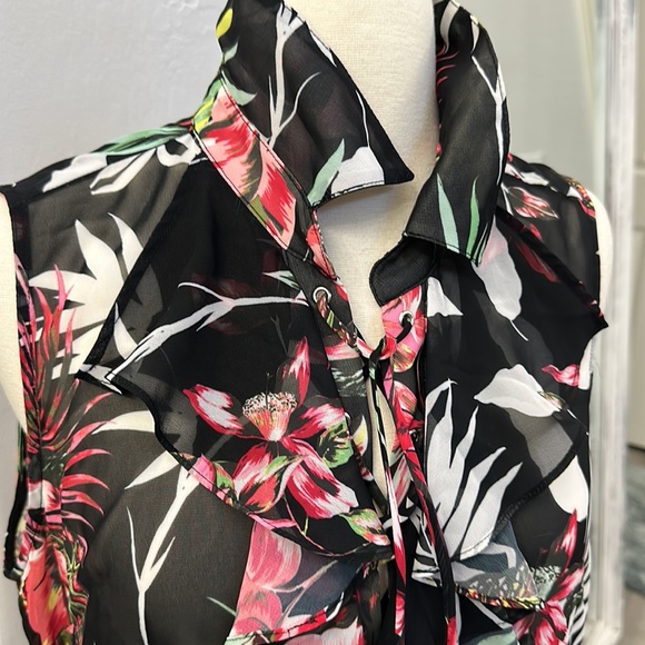 Semi sheer Lace Up Floral Black Top Clean, Nonsmoking home - Picture 4 of 10